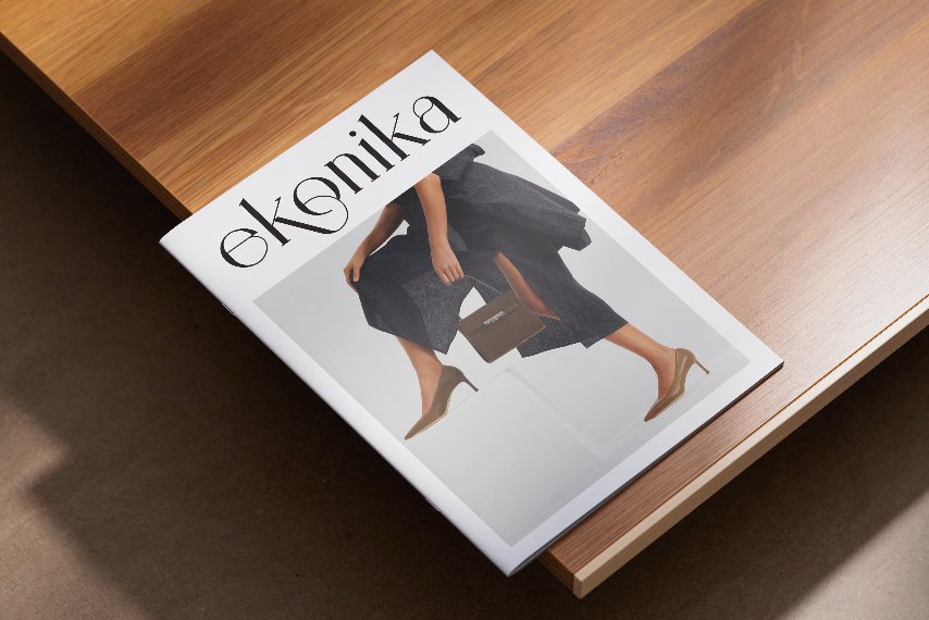Ekonika Magazin-Cover auf Holztisch